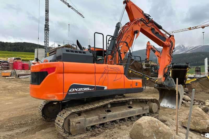 OmecoHub - Immagine DOOSAN DX235NLC-5